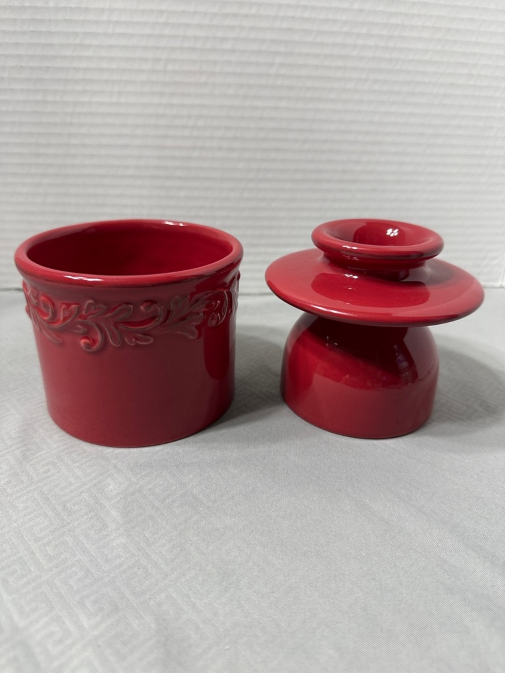 L Tremain Rouge Antique Collection Butter Keeper Crock Embossed Vines & Leaves - Picture 3 of 12